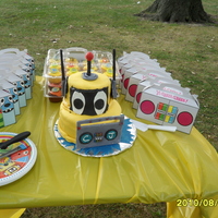 Yo Gabba Gabba Plex 2 Tier- 2-6" round and 3-8" round cake with cupcakes