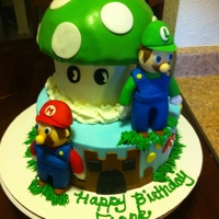Mario Bros fondant/gumpaste mario and luigi, buttercream