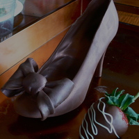 Mother's Day Chocolate High Heel My first chocolate heel ever, and definitely a learning experience but my mom loved it! I just LOVE the 'Mahogany' Luster Dust......