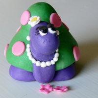 Lady Turtle Glam I made a little turtle to amuse my grand daughters (very girly-girl...and very cute!) so I had to glam her up a bit. So... I need to do...