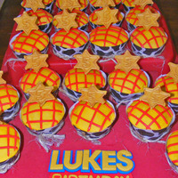 Woody - Toy Story Cupcakes Chocolate cupcakes with buttercream icing. Homemade cowhide wrappers (thanks CCers for sharing templates!) with 'rope'. Fondant...