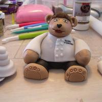 The Winning Kerry Bear This is the winning "Kerry Bear" just before completion, which is made from Satin Ice and Tylose, turning Kerry Vincent into a...