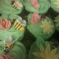 Flower Cupcakes I made these cupcakes to go with a cake for a birthday.