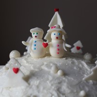 Snow Couple 2 themes in one cake : snow and valentine's day.3 layers red velvet cake iced and filled with whipped vanilla buttercreamSnowmen and...