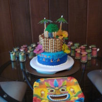 Luau / Tiki Cake This was made for a friends Jack & Jill Luau Shower.