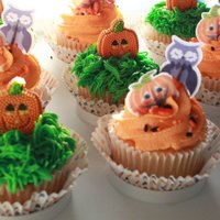 Fun Halloween Cupcakes I made these for my little neighbor's Halloween/Birthday party. Super easy and fun to make.