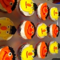 Bert&ernie Cupcakes for my BFF... I'm Bert and she's Ernie! Super fun to make and easy too!