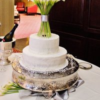 Floral Bouquet Calla Lily Wedding Cake Strawberry cake with vanilla buttercream. This cake had edible pearls as the border, and had a bouquet of calla lilies between the second...