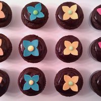 Hawaiian Luau Theme Cupcakes 