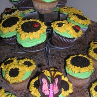 Sunflower Cupcakse These cupcakes were made for a little girls first birthday, which was a teddy bear picnic theme.