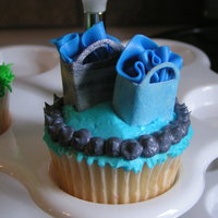 Shopping Bag Cupcakes I made both bags with my Cricut Cake. The blue and green ones are gumpaste and the black/white marble ones are MMF. The "tissue paper&...