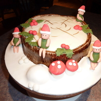Chocolate Christmas Log Cake With Elves I saw this design in Cake Craft & Decoration magazine and thought I'd give it a go! I took this cake into work for Christmas 2009...