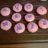 Girly Cupcakes cupcakes for a jewelry party. buttecream w fondant toppers