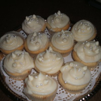 White Chocolate Cupcakes! made these today for sundayfunday at our friends house. these are white vanilla cupcakes with white chocolate cream cheese butter cream...