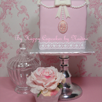 Cameo Mini-Cake The lace on the buttom is real crochet.. Everything else is made from fondant :)