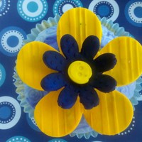 Button Flower Cupcake My first button flower.
