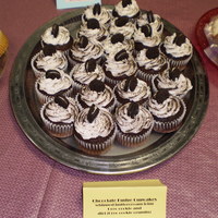 Oreo Cupcakes Chocolate fudge cupcakes topped with whipped buttercream icing, sprikled with Oreo cookie crumbs and topped with a mini Oreo cookie. A...