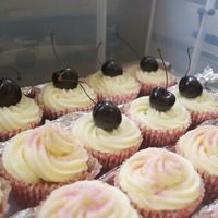 Wedding Cupcakes Did these cupcakes for a wedding yesterday. There are only 18 of them, it was a case of everyone bring something to contribute to the...