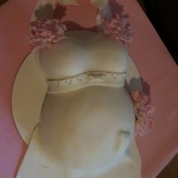Simple Baby Belly Cake I could not believe how easy and fun this was to make. I could have just gone wild with the design but my daughter likes simplicity. I used...