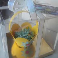 A Flower Cupcakes Gift Box 