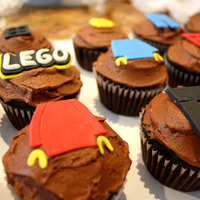 Lego Cupcakes Thanks to the many people on CakeCentral who posted their Lego cupcakes, we decided to do Lego men in pieces.