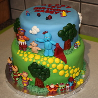 In The Night Garden All these characters and everything on this cake is made by hand out of gumpaste and fondant.
