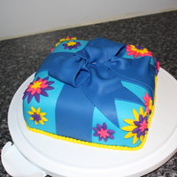 Bright And Fun A bright and fun flower cake!