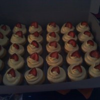 Lemon Cupcakes Lemon cc with curd filling and strawberries