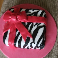 Zebra Present Cake Based on original design by Cacamilis.ie.
