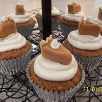 Pumpkin Cupcakes With Cream Cheese Icing Thank you Fiddlesticks for sharing your tutorial on creating the fondant pie slices!!