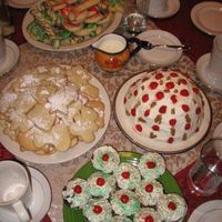 Christmas Baking I did a lot of baking for christmas to relieve the stress of Finals!