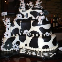 Happy Cows Made this for a friends b-day- she loves cows. Gumpaste cows and flowers.