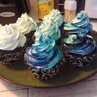 Ocean Cupcakes choc cupcakes vanilla buttercream. i was trying out a new technique with stripping the color in the bag!