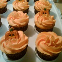 Pumpkin Cupcakes Just basic vanilla/vanilla buttercream cupcakes for the kids!