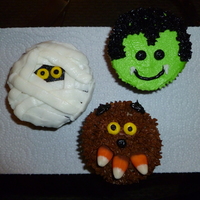 Halloween Cupcakes For Daughters Class My take on the 3 cupcake ideas I got from the site.