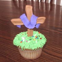 Cross Cupcakes I made these for my DD's class, to celebrate what Christ did for us on the Cross. This was before I ever started doing cakes, I had no...