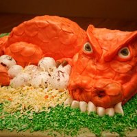 Dinosaur/dragon Cake this is a cake i made for a little girl's 3rd birthday. She loves dinosaur mommies with lots of grrr to them...