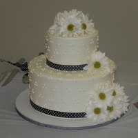 White Daisy Cake 