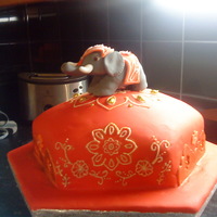 Bollywood Indian Elephant Cake Made for my best friend who love elephants and all things Bollywood. Mariska is responsable for the Elephant and I (H) did all the piping,...