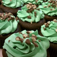 Shamrock Cupcakes Chocolate fudge cake topped with mint buttercream with chocolate mint crumbles.