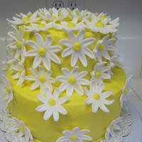 Cake With Daisies 