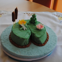 Frog Cake That was my second fondant cake and I made a big mistake. I cut in to the fondant, I will never do that again. That cake was for my class...