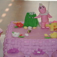 Foofa Cake Foofa from Yogabagaba, surrounded by cupcakes. This cake is made uf of buttercream frosting and the fondant toppers.