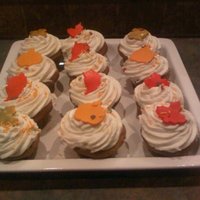 Pumpkin Cupcakes yummy pumpkin spice cupcakes with cream cheese frosting, and handmade fondant leaves and pumpkins! fun!!!