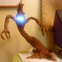 Spooky Tree This is a haunted tree that's going on a Halloween cake