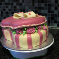 Open Heart Box Strawberry cake with french vanilla buttercream roses, covered & decorated with fondant. This is the first time I have tried this type...
