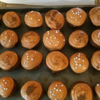 Pumpkin Spice Mini-Cupcakes Gluten free, pumpkin spice cupcakes, with maple cream cheese frosting. Topped with sugar pearls and cinnamon. Made for Thanksgiving 2010.