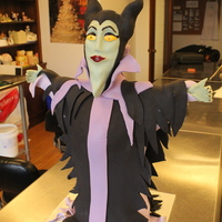 Milificent Sculpted Structured Cake Made during a class with Jaime Ho of The Wicked Little Cake Company. She's done two Food Network challenges and she's a great...