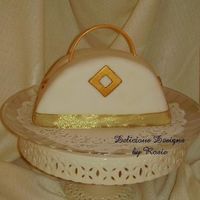 Gold Purse I had some cake left over and made this purse cake to compliment the gold graduation cake....the girl was really happy with it!!