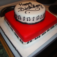 Music Cake I made this for my husband who loves to sing and music. I really loved it. It was my first time making this desing :D
